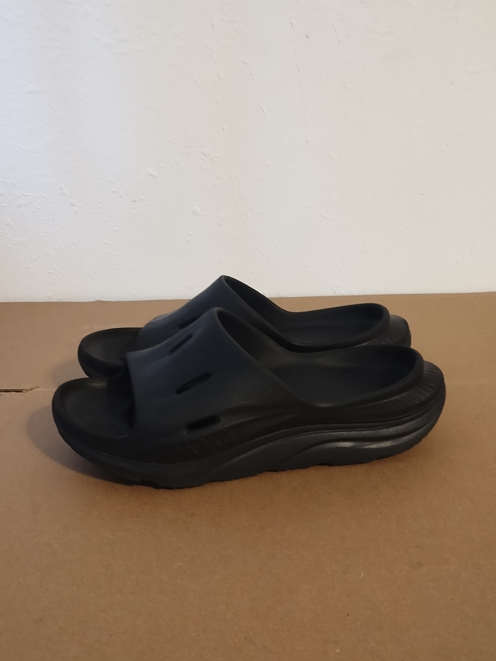 HOKA One One Ora Recovery Slide and Womens Slippers Black unisex very good